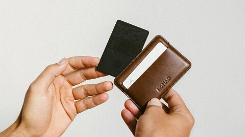 Every iPhone User Should Carry This Crazy-Thin AirTag Alternative in Their Wallet