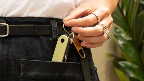 Your EDC Is Missing This Pocket Knife-Inspired Gadget