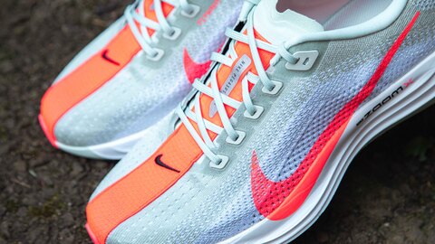 Hands-On Preview: Nike Brings Back a Cult Running Shoe