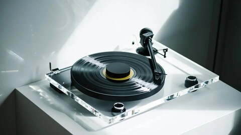 This Beautiful Turntable’s Transparent Design Improves Its Hi-Fi Sound