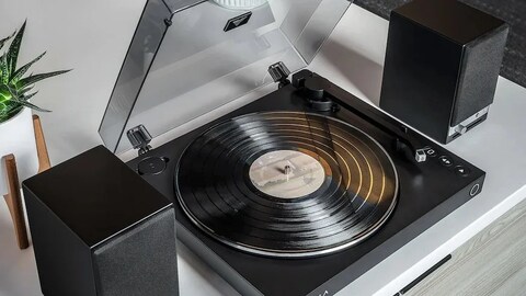 This Affordable Turntable Has a Rare Feature That Makes Vinyl Easier