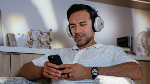 These New Headphones Use AI to Read Your Mind (No, Really)