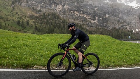 This Meticulously Aerodynamic, Asymmetric Race Bike Proves Weight Savings Aren’t Everything