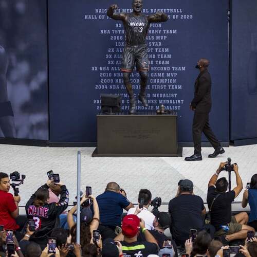 Dwyane Wade's Miami statue has the internet in tears