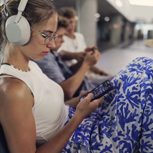 The 8 best noise-cancelling headphones for flying in 2024