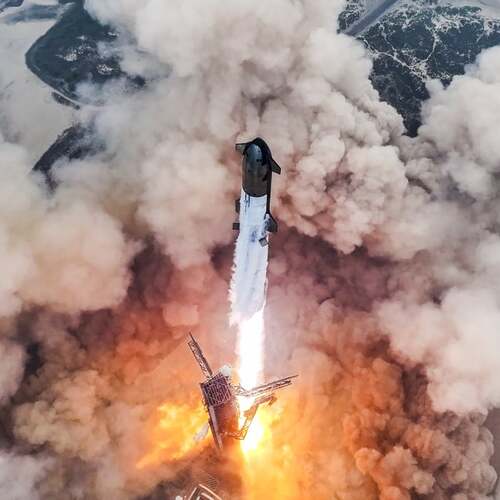 Watch SpaceX's Starship booster ace its splashdown for the first time