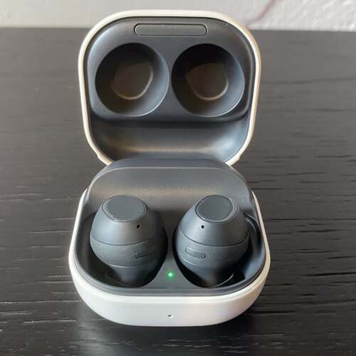 The Samsung Galaxy Buds FE wowed me, even as a lifelong Apple user