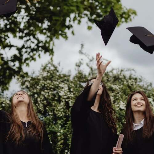 Best graduation gifts for her: 50 gift ideas for college grads