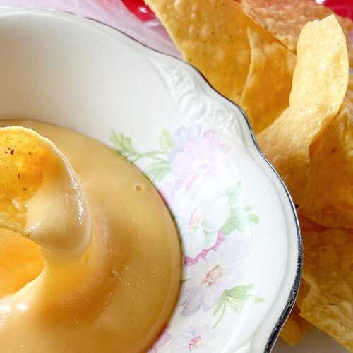 Make This Gooey, Stretchy Cheese Sauce With Lemon Juice and Baking Soda