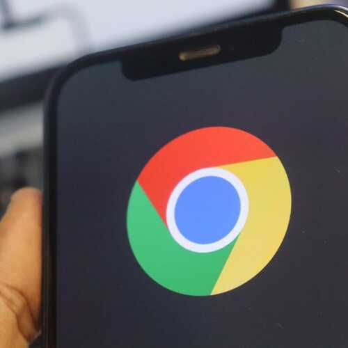 You Should Move Chrome’s Address Bar to the Bottom of Your iPhone