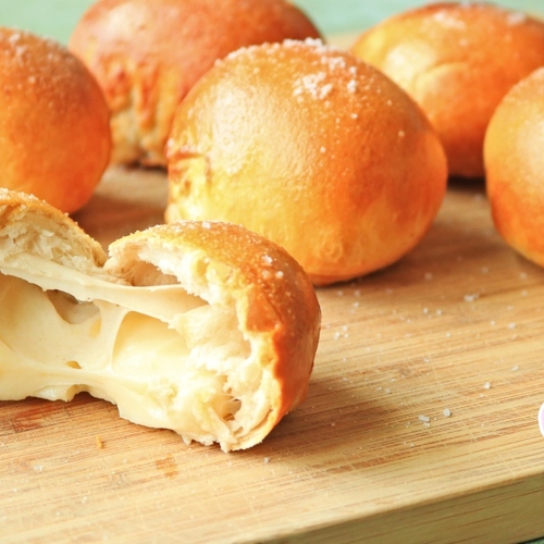 Cheese-Stuffed Biscuit Balls Are the Finest Comfort Food