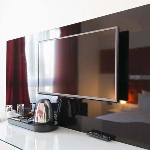 How to Outsmart Your Hotel Room TV and Use Its HDMI Ports for Anything You Want