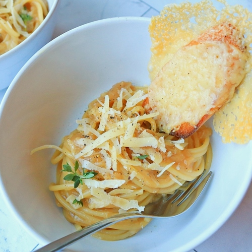 Tuck Into a Bowl of This French Onion Soup Pasta