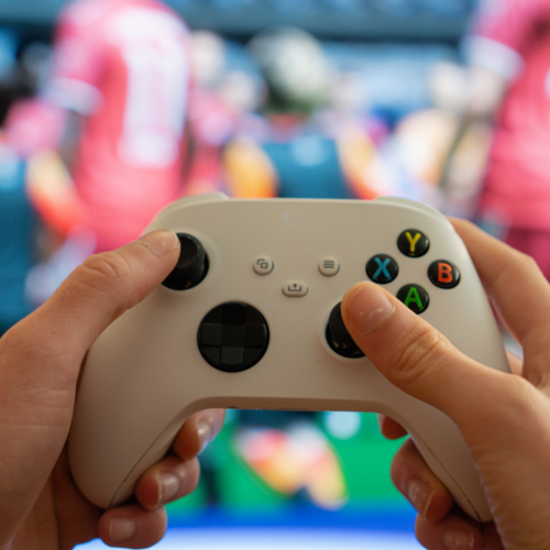 How to Connect an Xbox Controller to Your Console, Phone, or Computer