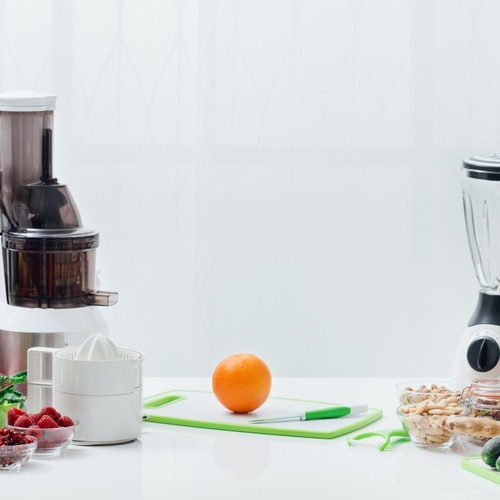 How to Decide Between a Juicer and a Blender