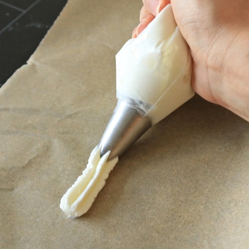 The Easy Way to DIY a Piping Bag