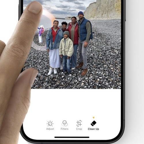 Apple Now Has Its Own 'Magic Eraser' for iPhones