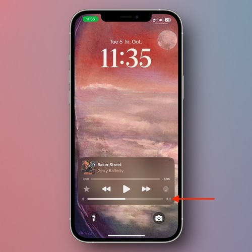 iOS 18.2 Lets You Add Volume Controls to Your iPhone's Lock Screen