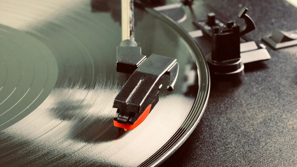 Want a Vintage Turntable? Here’s What No One Tells You