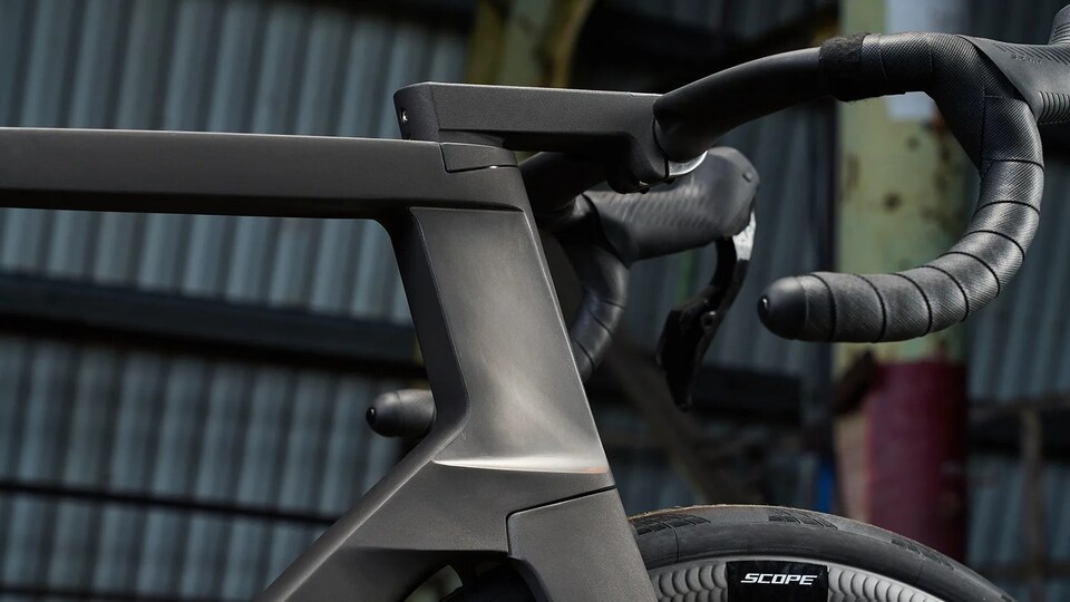 Is This Streamlined, 3D-Printed Titanium Frame the Future of Road Bikes?