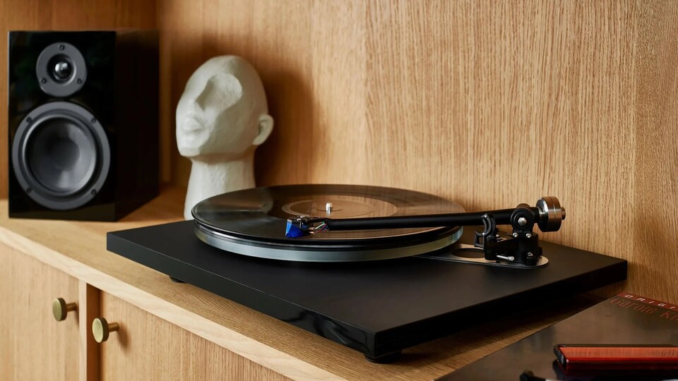 Why Does This Obscure Brand Dominate the Turntable Market?